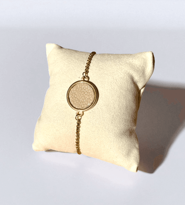 Bracelet à chaîne fine blanc cassé